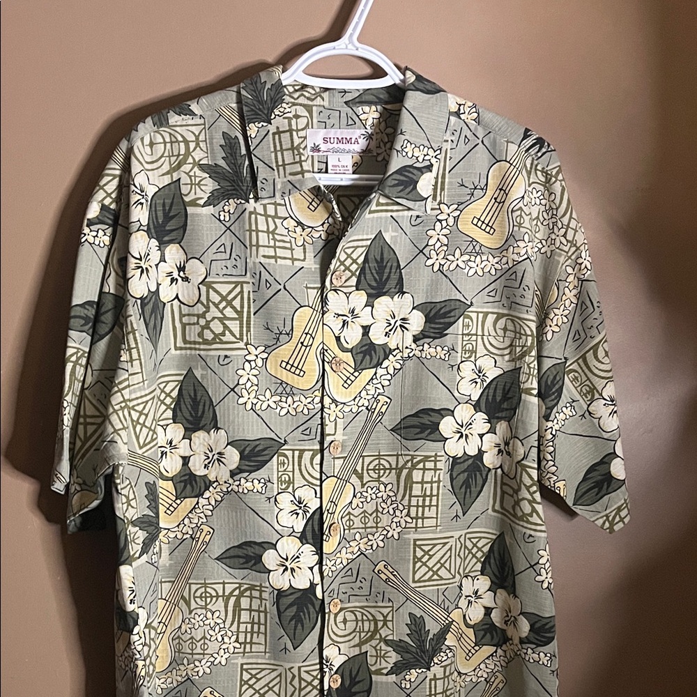 😄Vintage silk Hawaiian vacation shirt pocket bamboo buttons